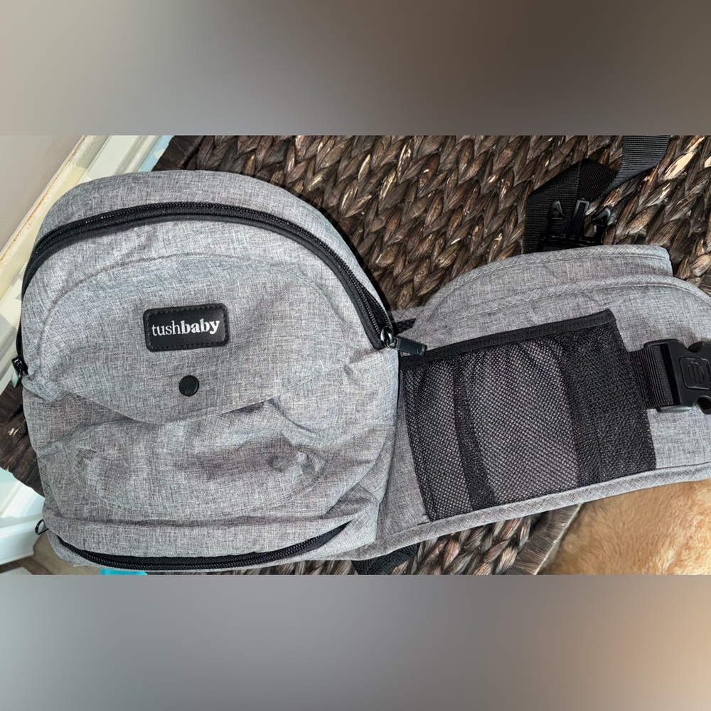 NWOT Tushbaby original Baby hip carrier grey